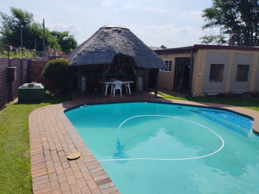4 Bedroom Property for Sale in Lodeyko Gauteng