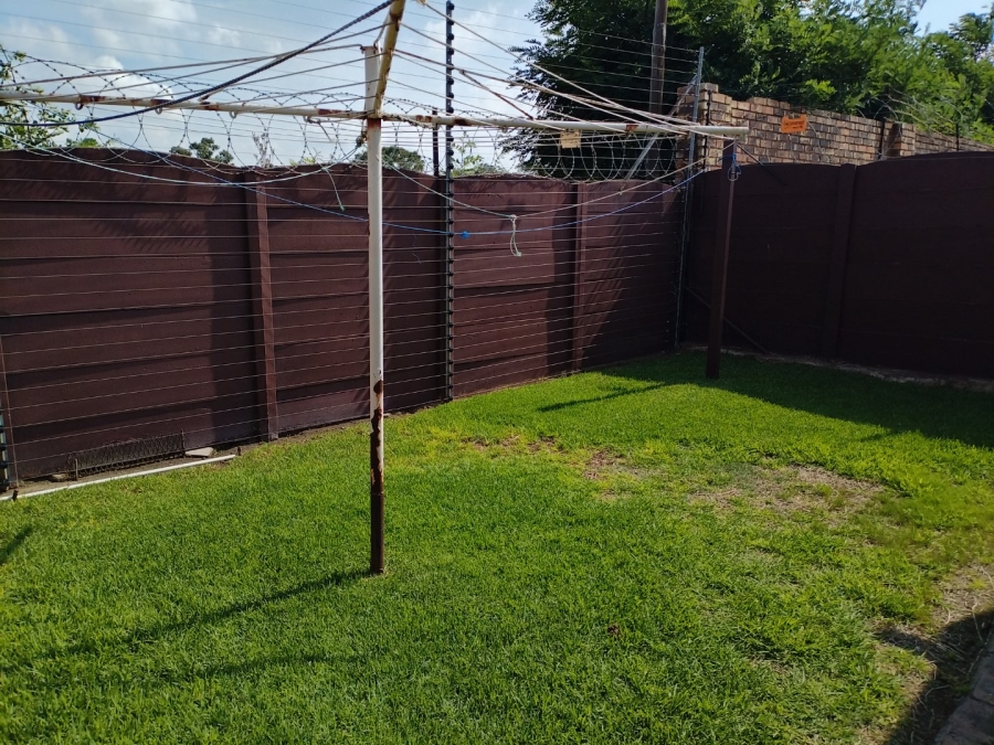 4 Bedroom Property for Sale in Lodeyko Gauteng