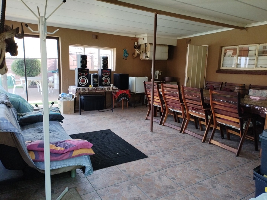 4 Bedroom Property for Sale in Lodeyko Gauteng