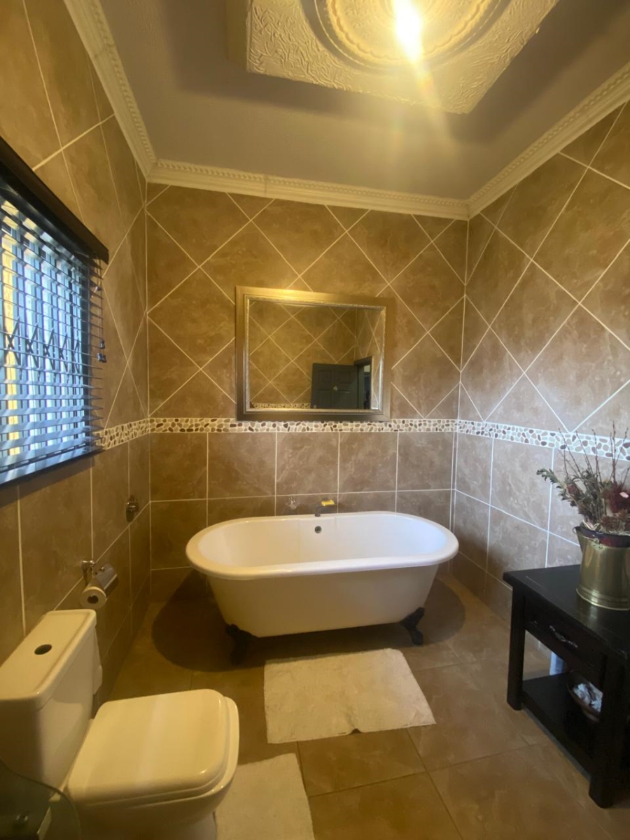 5 Bedroom Property for Sale in Proclamation Hill Gauteng