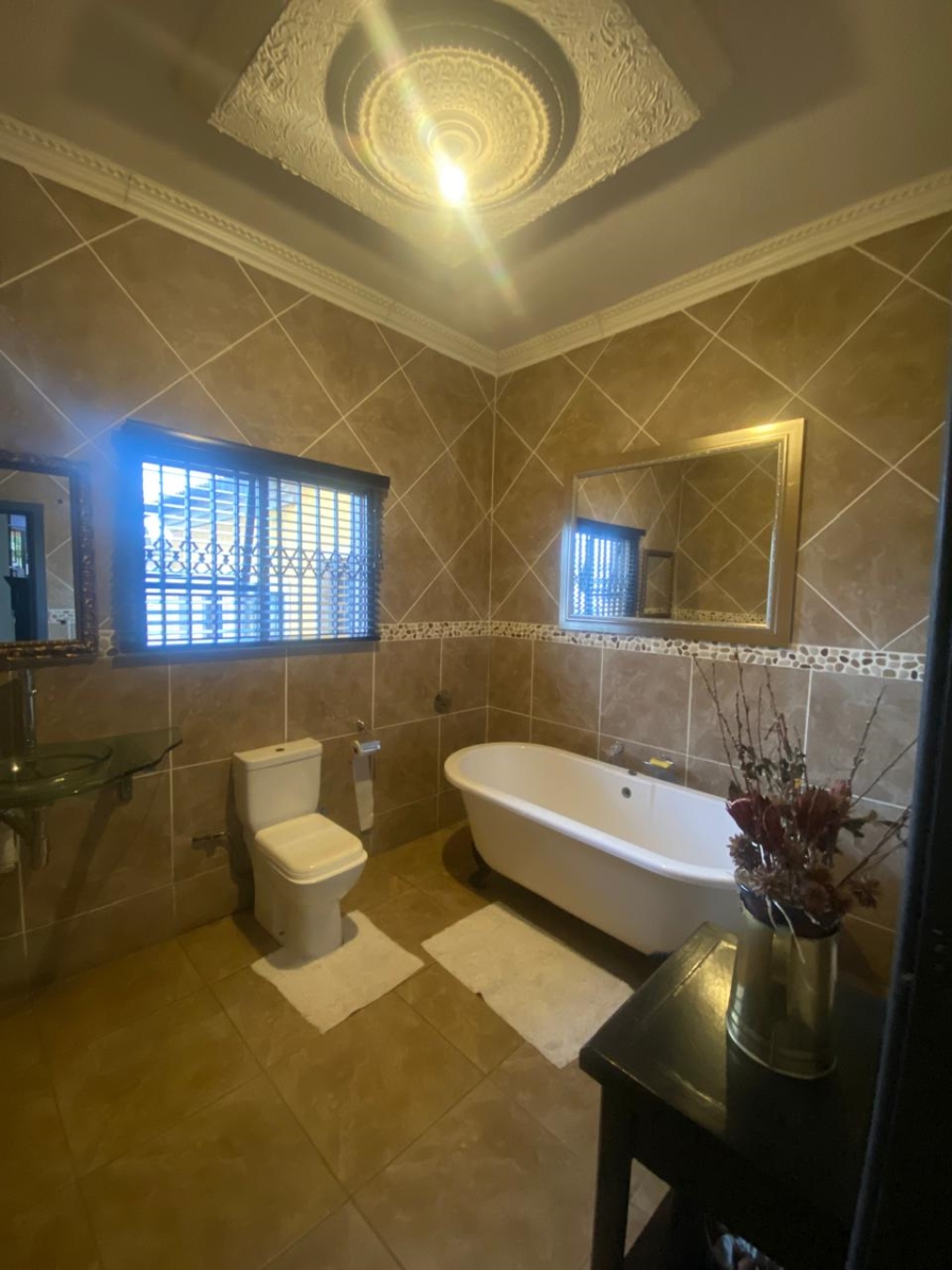 5 Bedroom Property for Sale in Proclamation Hill Gauteng