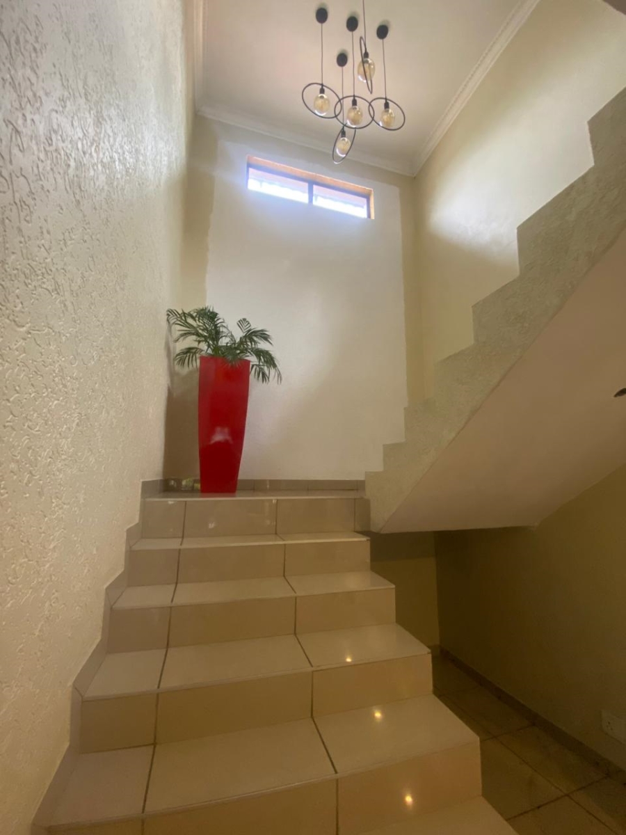 5 Bedroom Property for Sale in Proclamation Hill Gauteng