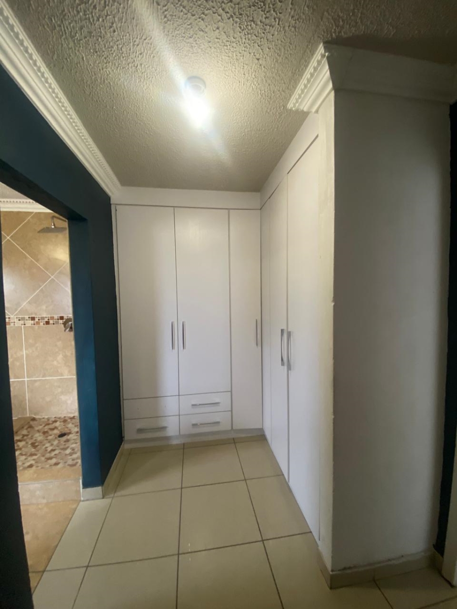 5 Bedroom Property for Sale in Proclamation Hill Gauteng
