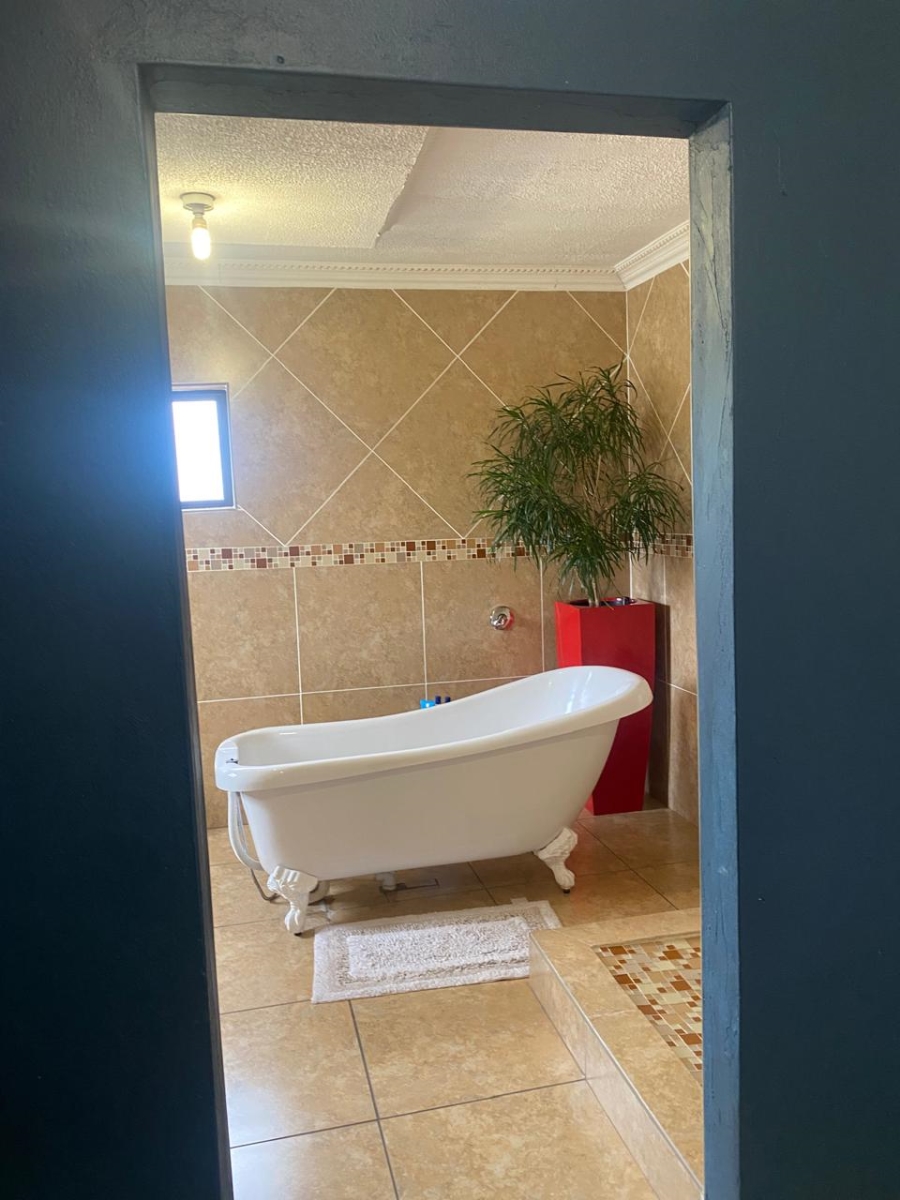 5 Bedroom Property for Sale in Proclamation Hill Gauteng