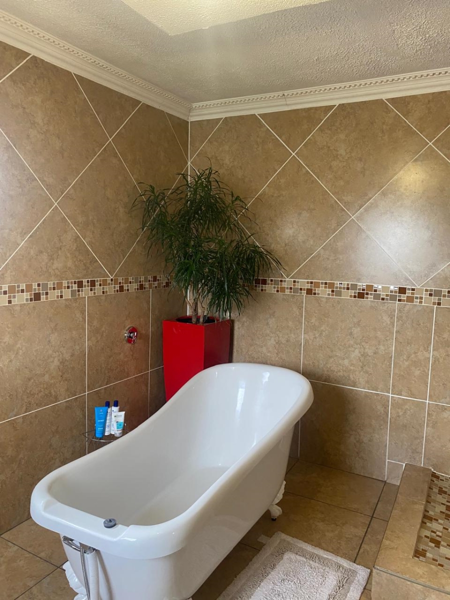 5 Bedroom Property for Sale in Proclamation Hill Gauteng