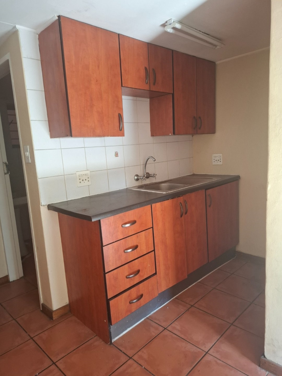 To Let 1 Bedroom Property for Rent in Riviera Gauteng