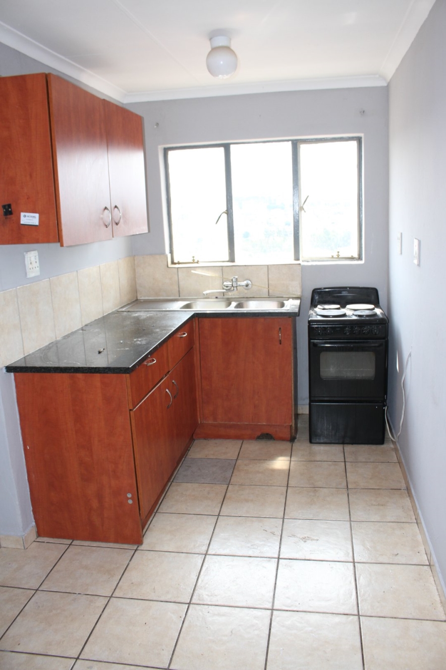 To Let 2 Bedroom Property for Rent in Fleurhof Gauteng