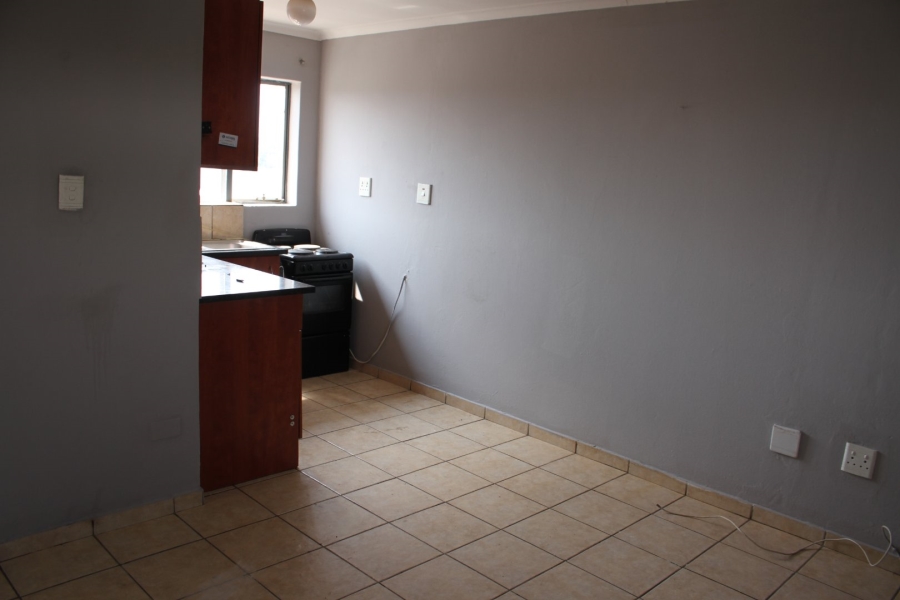 To Let 2 Bedroom Property for Rent in Fleurhof Gauteng