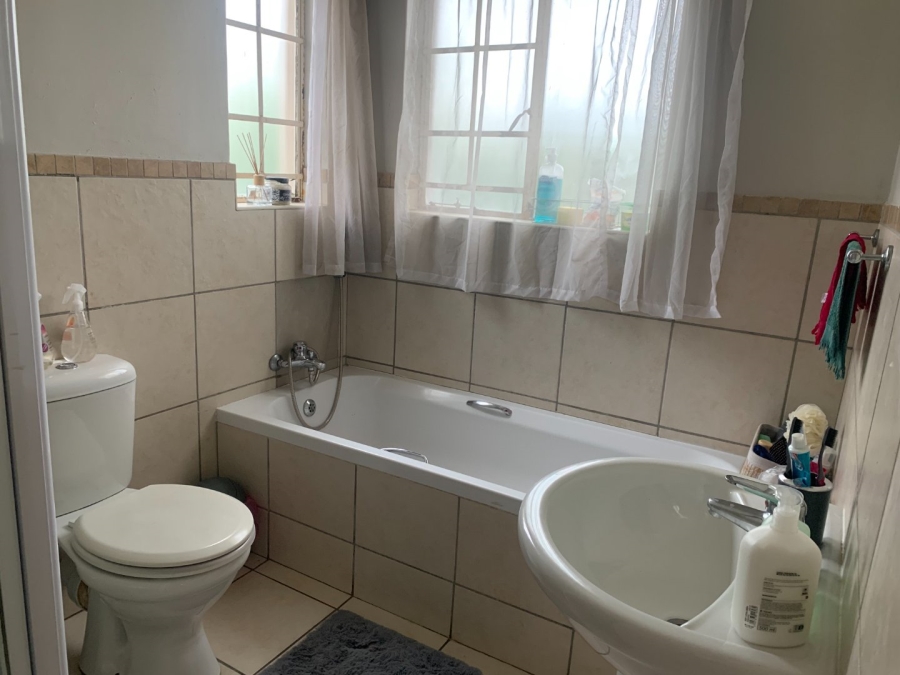 To Let 2 Bedroom Property for Rent in Kosmosdal Gauteng