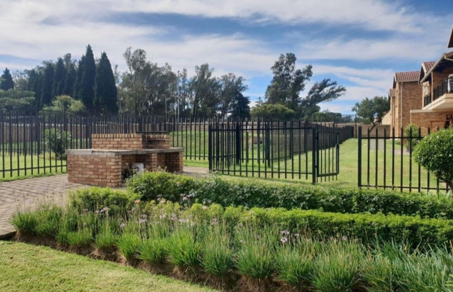 To Let 2 Bedroom Property for Rent in Honeydew Gauteng