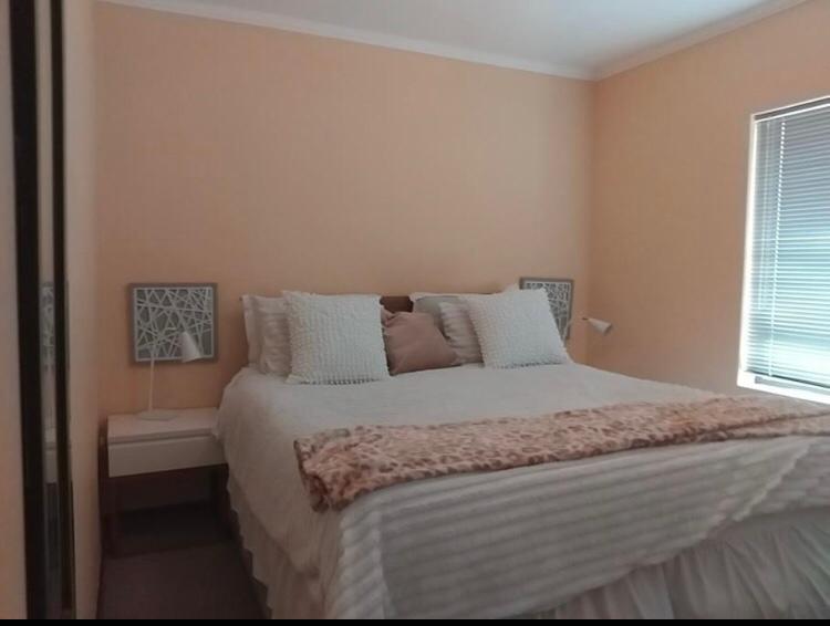 To Let 2 Bedroom Property for Rent in Jackal Creek Golf Estate Gauteng
