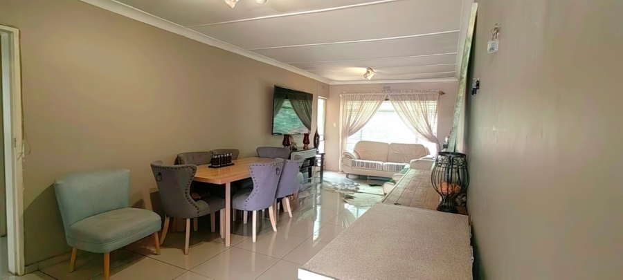  Bedroom Property for Sale in Discovery Gauteng