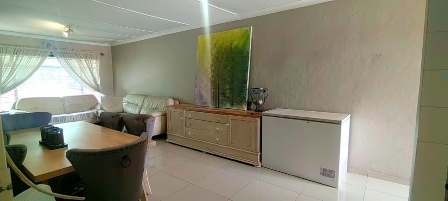  Bedroom Property for Sale in Discovery Gauteng