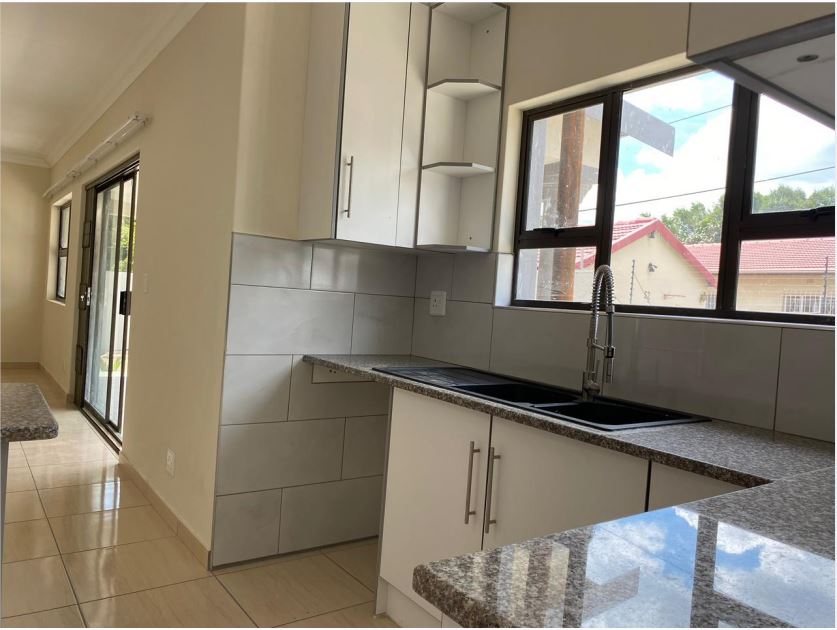 To Let 4 Bedroom Property for Rent in Highway Gardens Gauteng