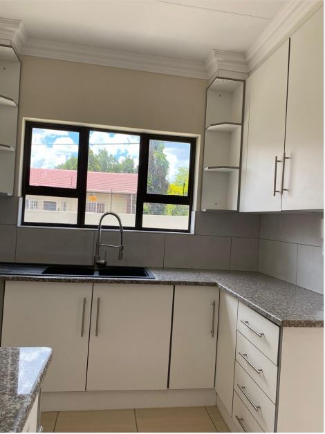 To Let 4 Bedroom Property for Rent in Highway Gardens Gauteng