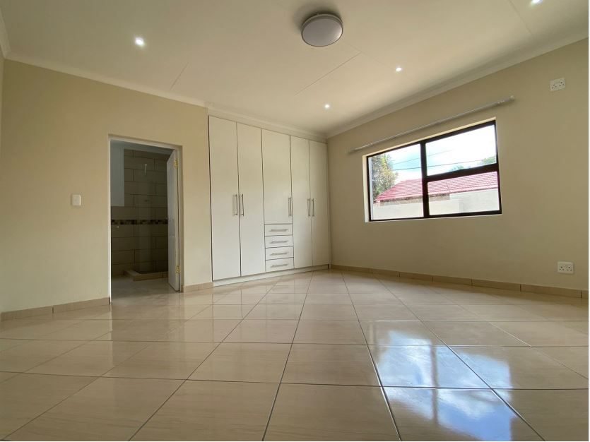 To Let 4 Bedroom Property for Rent in Highway Gardens Gauteng