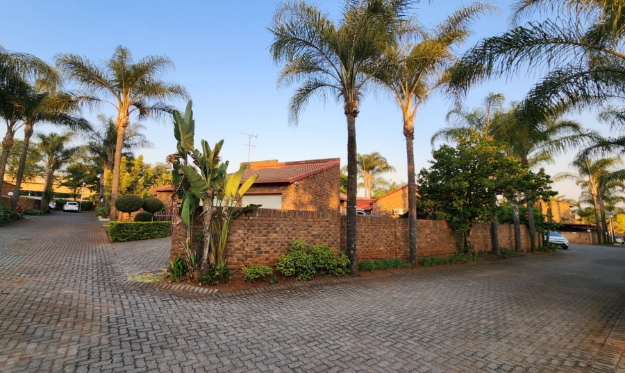 3 Bedroom Property for Sale in Die Hoewes Gauteng