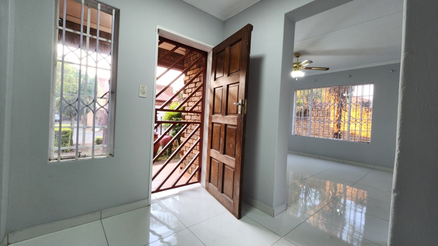 3 Bedroom Property for Sale in Die Hoewes Gauteng