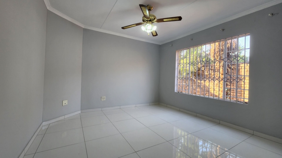 3 Bedroom Property for Sale in Die Hoewes Gauteng