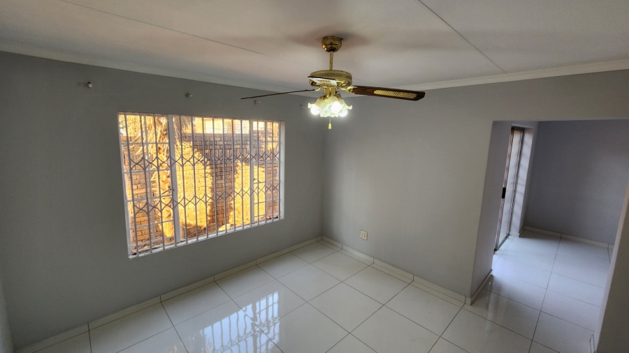 3 Bedroom Property for Sale in Die Hoewes Gauteng