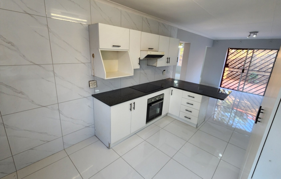 3 Bedroom Property for Sale in Die Hoewes Gauteng