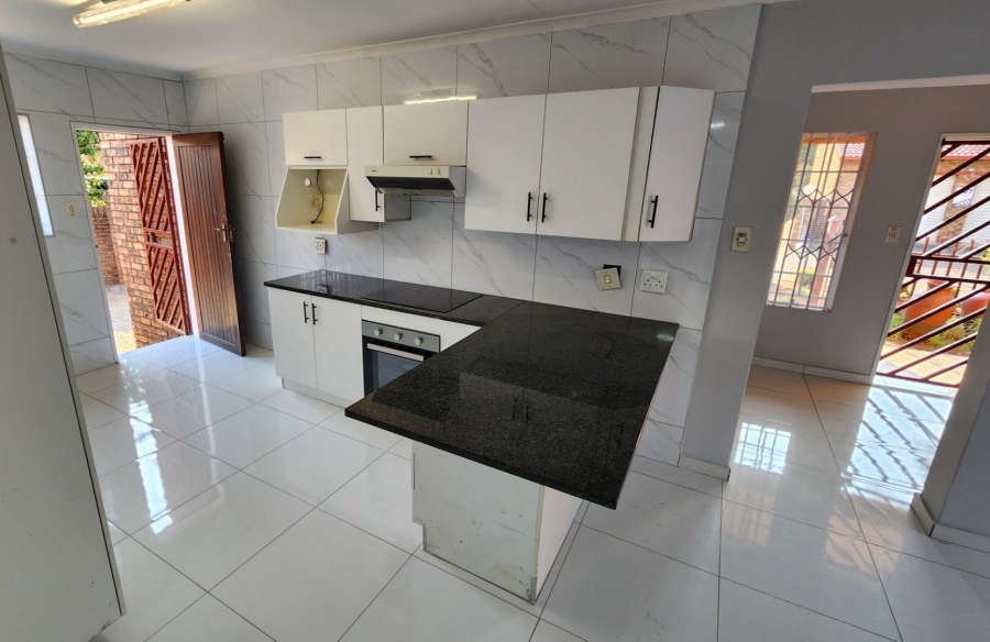 3 Bedroom Property for Sale in Die Hoewes Gauteng