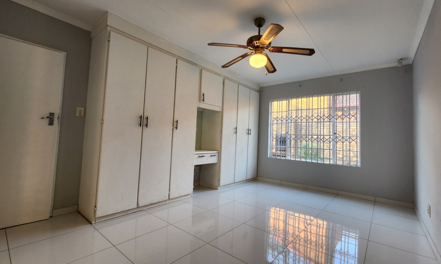 3 Bedroom Property for Sale in Die Hoewes Gauteng