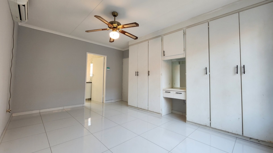 3 Bedroom Property for Sale in Die Hoewes Gauteng