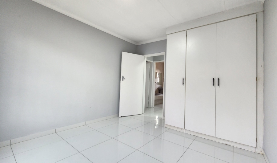 3 Bedroom Property for Sale in Die Hoewes Gauteng
