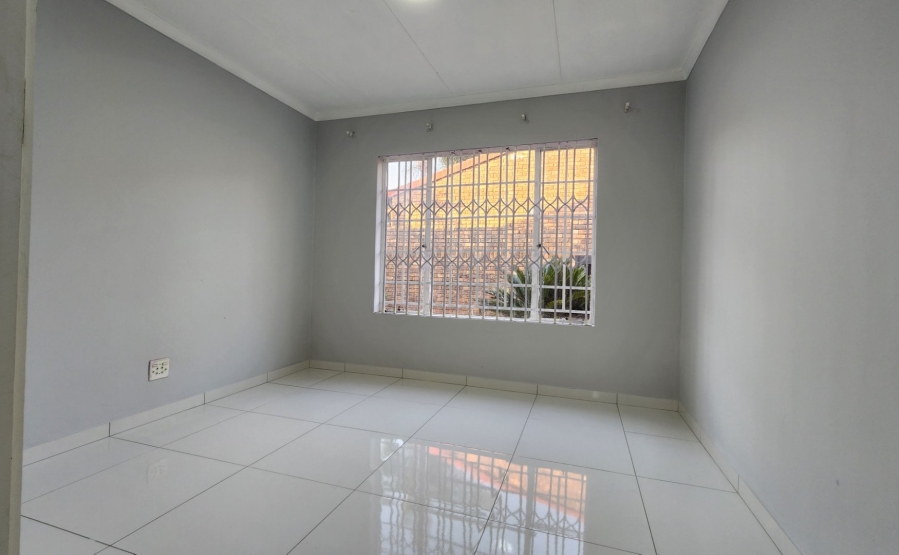 3 Bedroom Property for Sale in Die Hoewes Gauteng