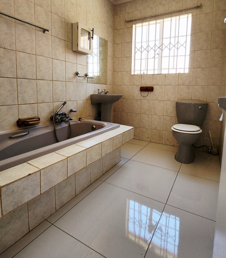 3 Bedroom Property for Sale in Die Hoewes Gauteng
