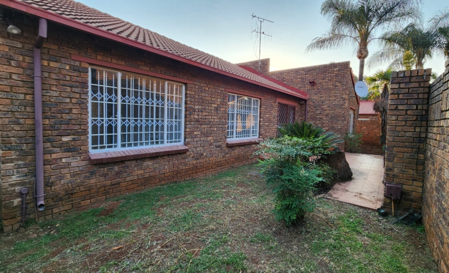 3 Bedroom Property for Sale in Die Hoewes Gauteng