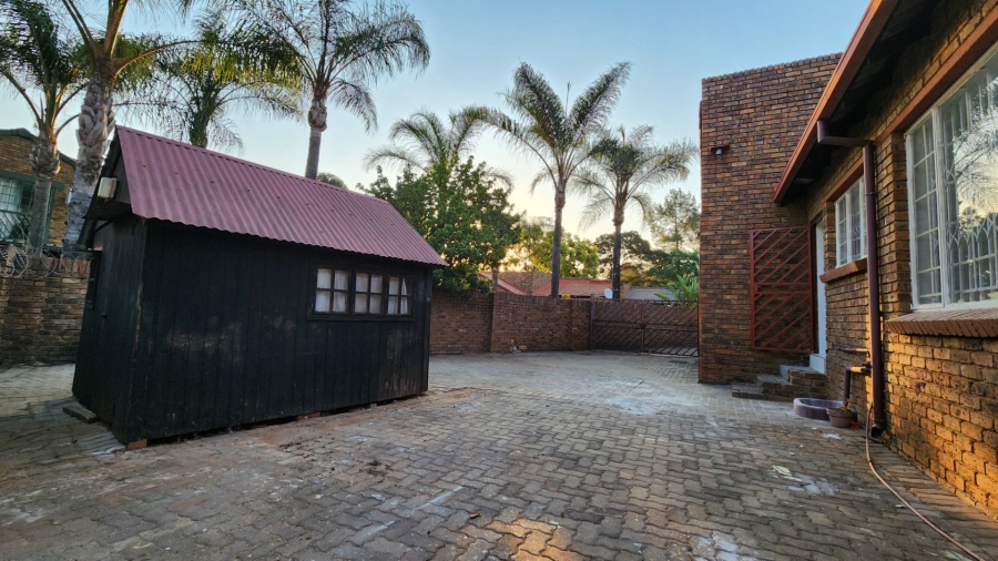 3 Bedroom Property for Sale in Die Hoewes Gauteng