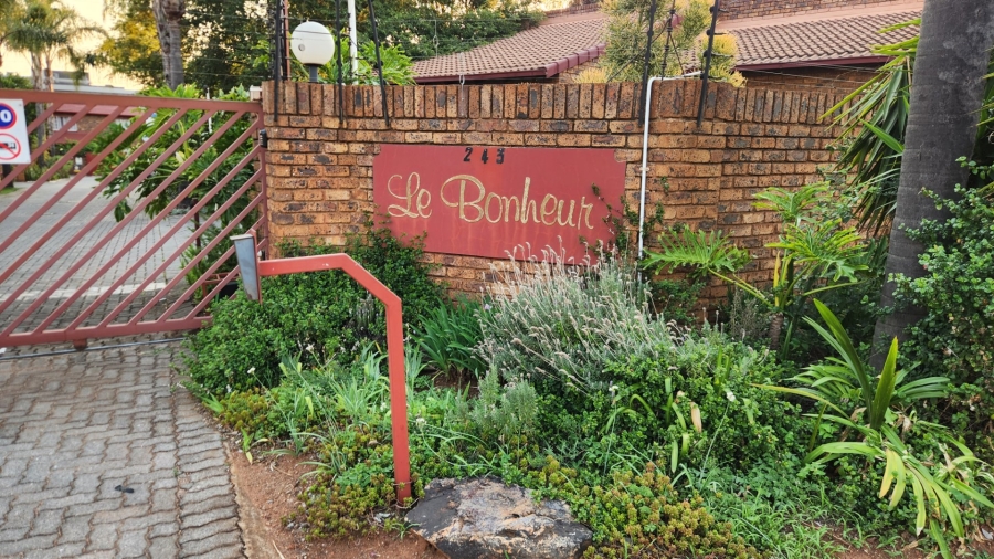 3 Bedroom Property for Sale in Die Hoewes Gauteng