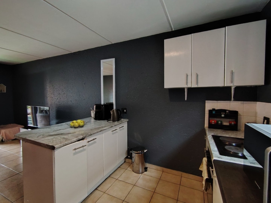 To Let 2 Bedroom Property for Rent in Ferndale Gauteng