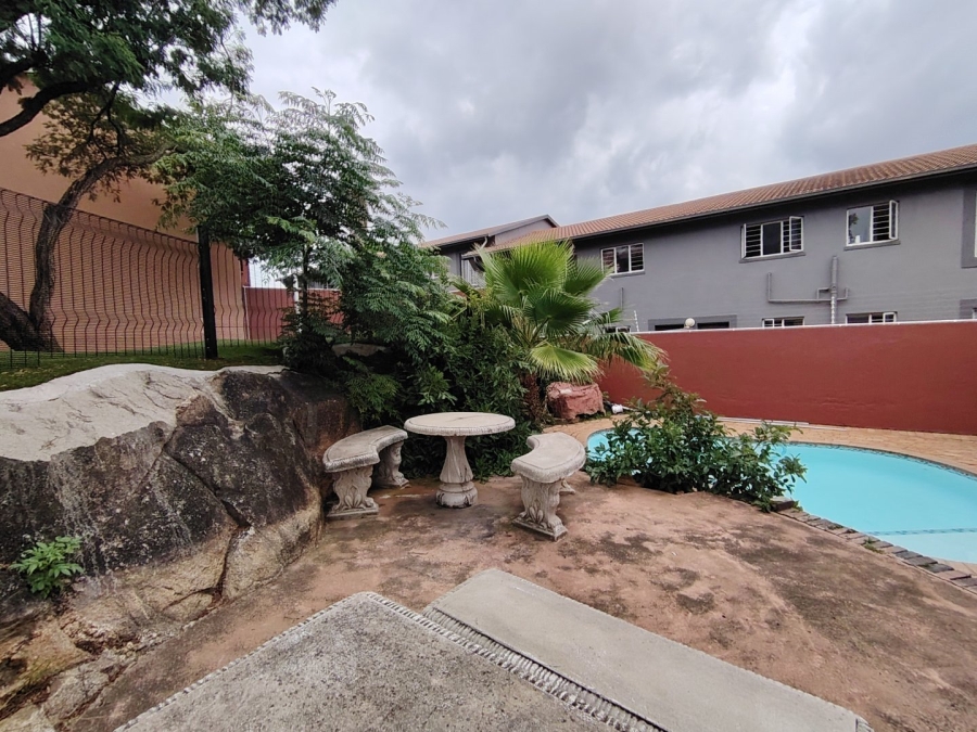 To Let 2 Bedroom Property for Rent in Ferndale Gauteng