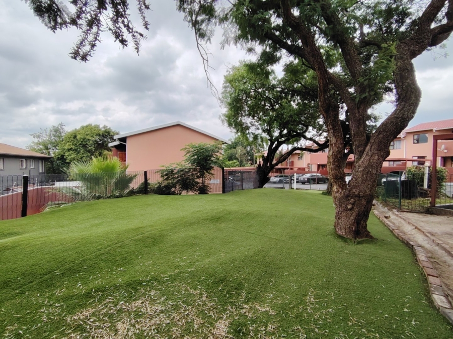 To Let 2 Bedroom Property for Rent in Ferndale Gauteng