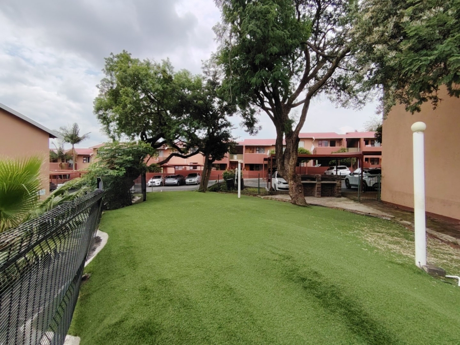 To Let 2 Bedroom Property for Rent in Ferndale Gauteng