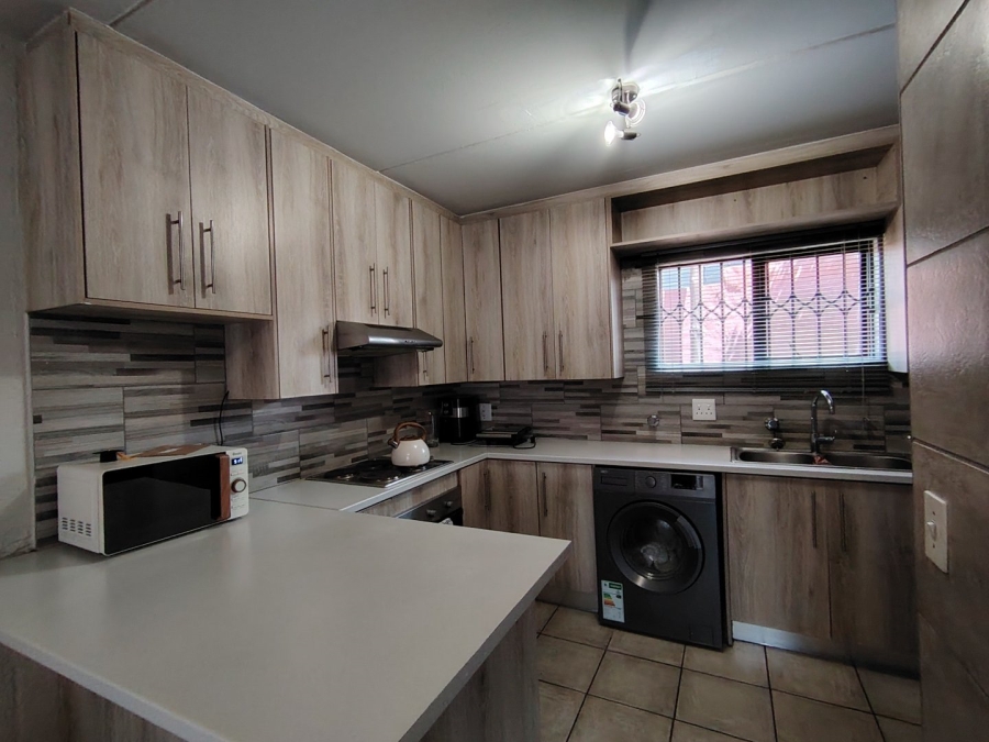 To Let 2 Bedroom Property for Rent in Ferndale Gauteng