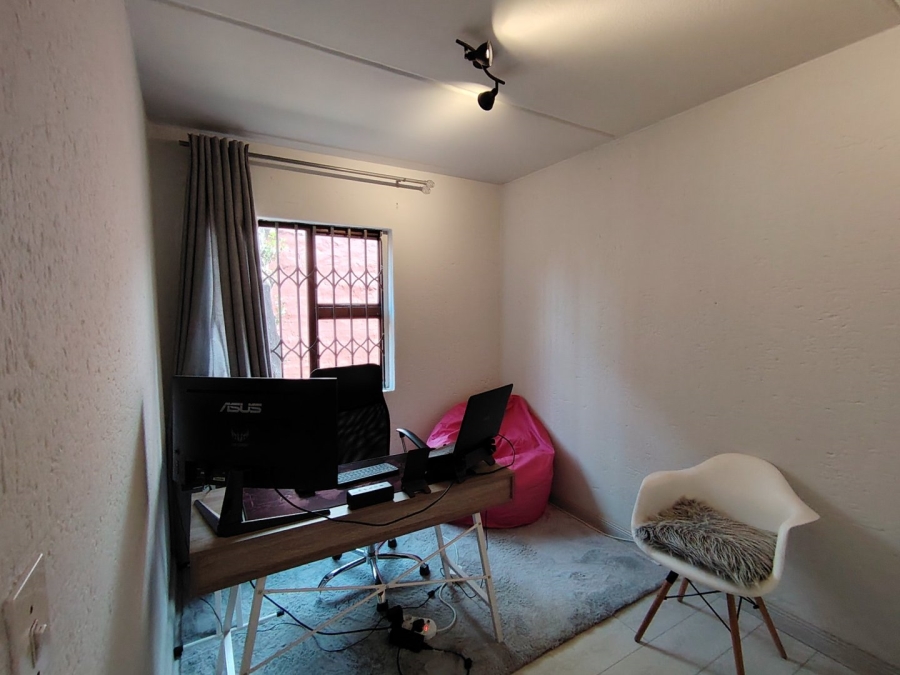 To Let 2 Bedroom Property for Rent in Ferndale Gauteng