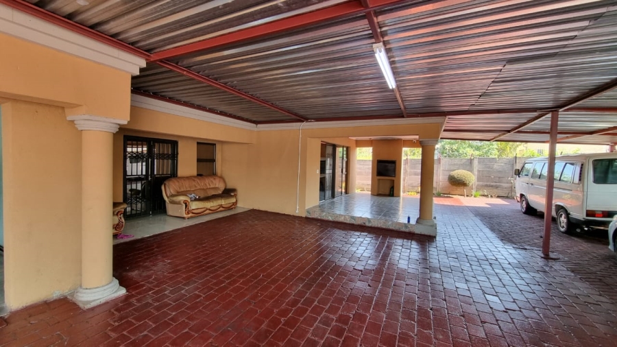 4 Bedroom Property for Sale in Mountain View Gauteng