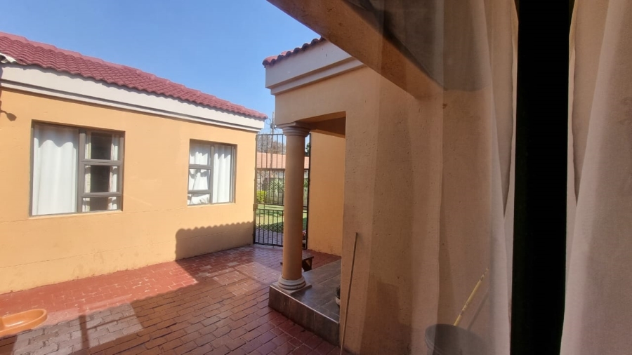 4 Bedroom Property for Sale in Mountain View Gauteng