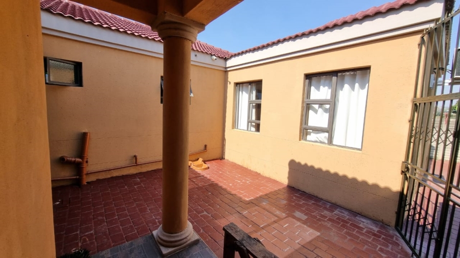 4 Bedroom Property for Sale in Mountain View Gauteng