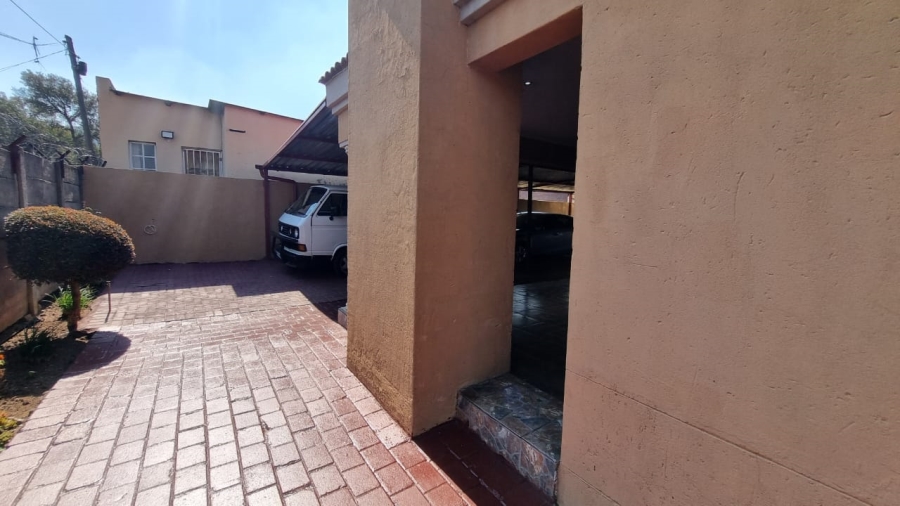 4 Bedroom Property for Sale in Mountain View Gauteng