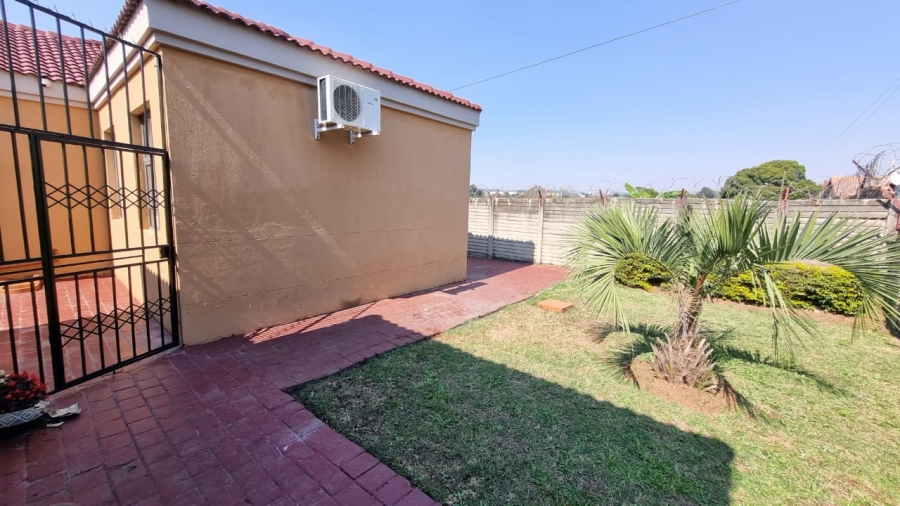 4 Bedroom Property for Sale in Mountain View Gauteng