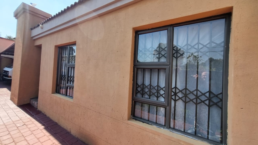 4 Bedroom Property for Sale in Mountain View Gauteng