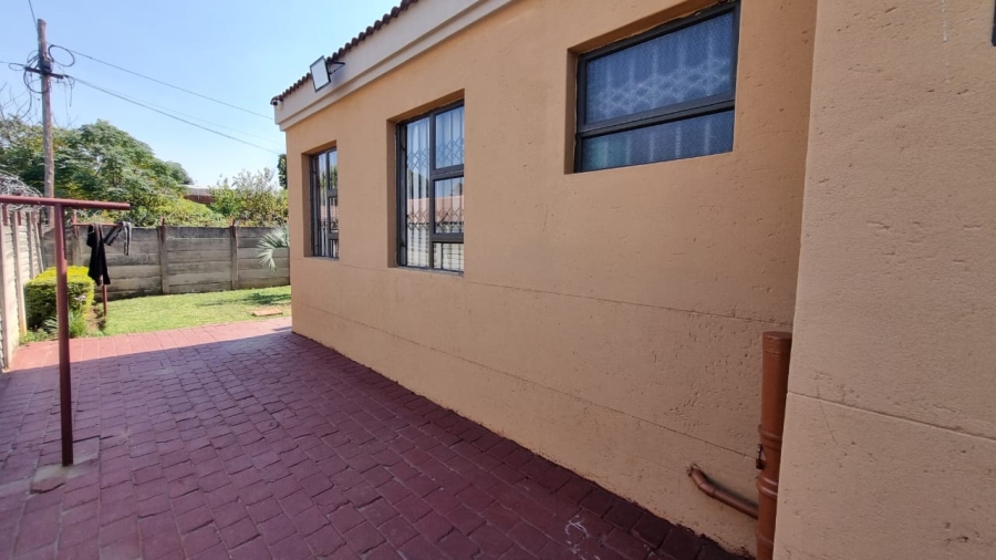 4 Bedroom Property for Sale in Mountain View Gauteng