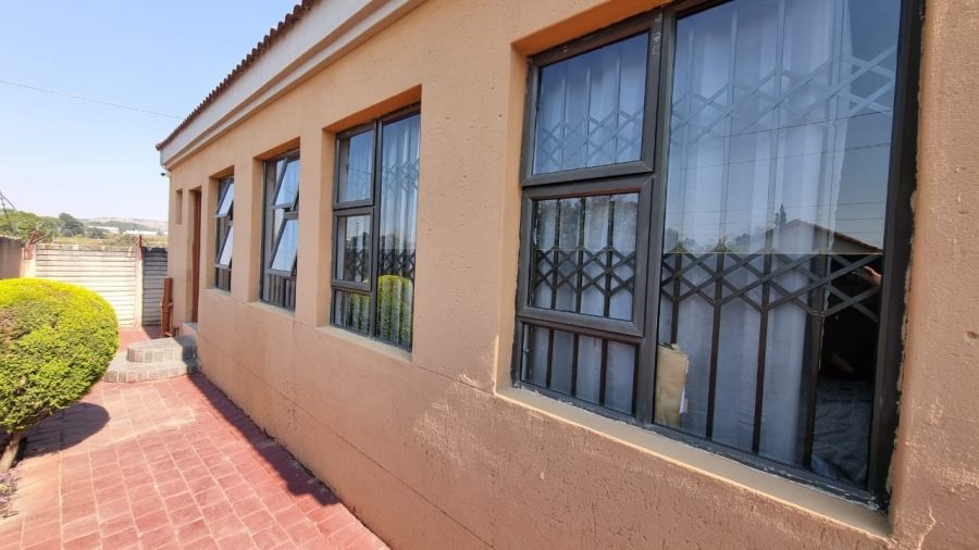 4 Bedroom Property for Sale in Mountain View Gauteng