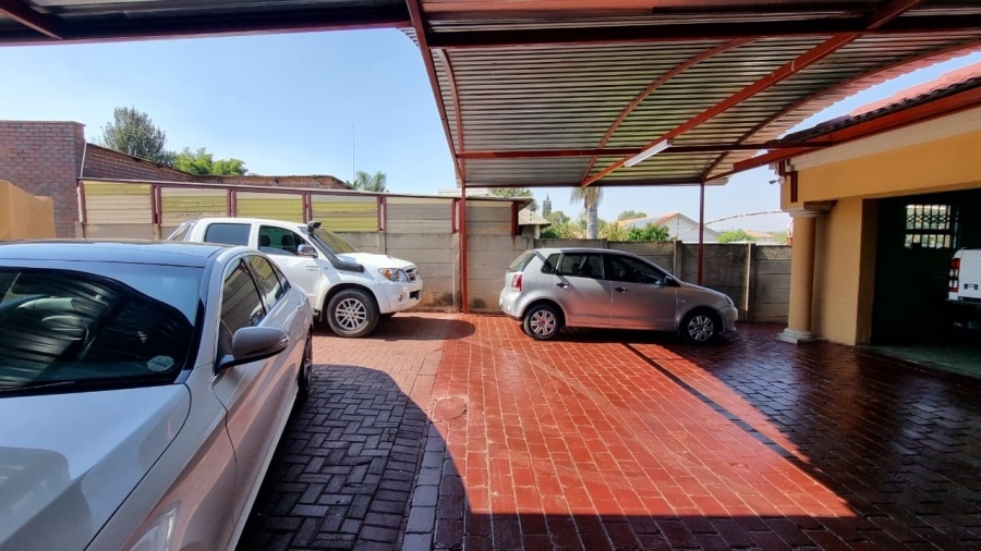 4 Bedroom Property for Sale in Mountain View Gauteng