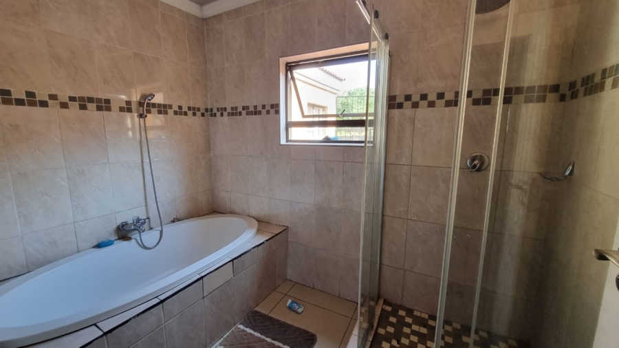 4 Bedroom Property for Sale in Mountain View Gauteng
